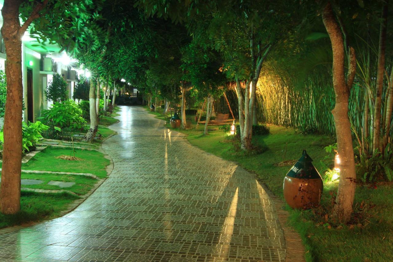 Ho Nam Resort Bac Lieu Bagian luar foto